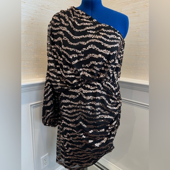 City Chic Size 16 Black and Rose Gold Sequin Party Dress - Picture 2 of 8